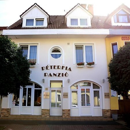 Peterfia Panzio Hotel Debrecen Ngoại thất bức ảnh