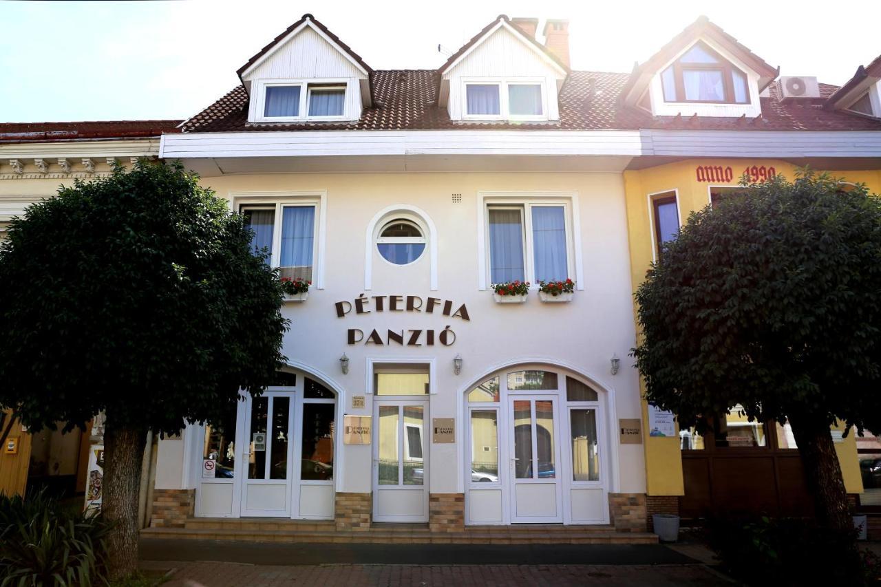 Peterfia Panzio Hotel Debrecen Ngoại thất bức ảnh