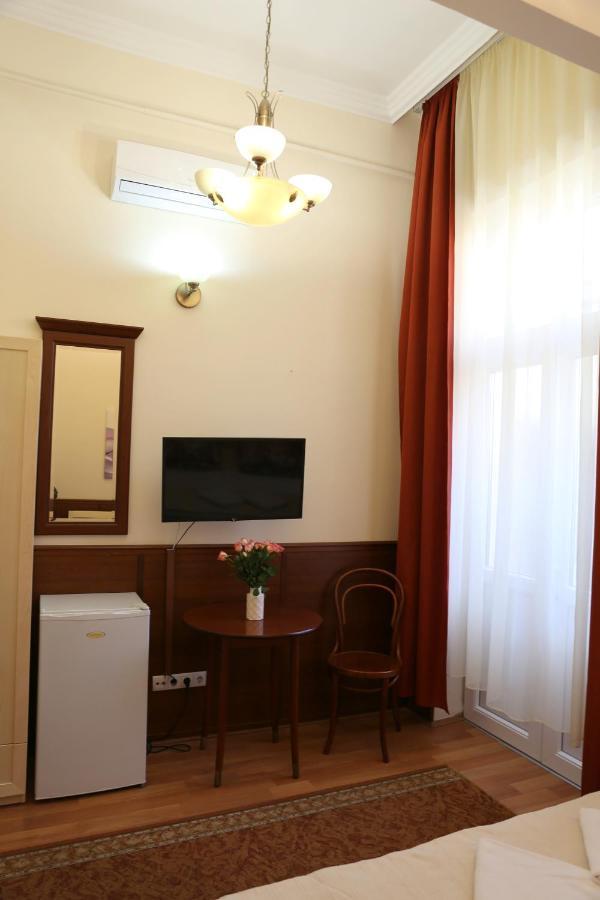 Peterfia Panzio Hotel Debrecen Ngoại thất bức ảnh