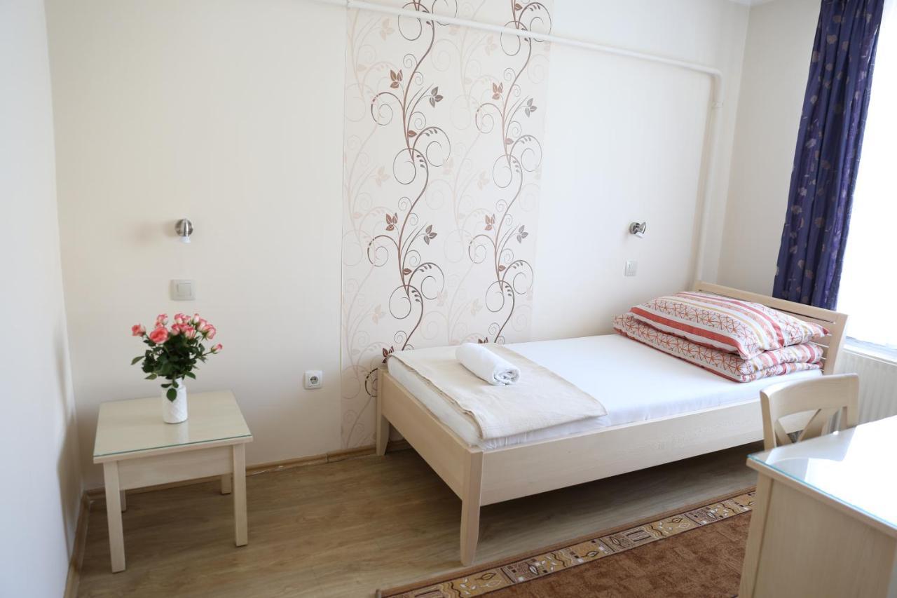 Peterfia Panzio Hotel Debrecen Ngoại thất bức ảnh