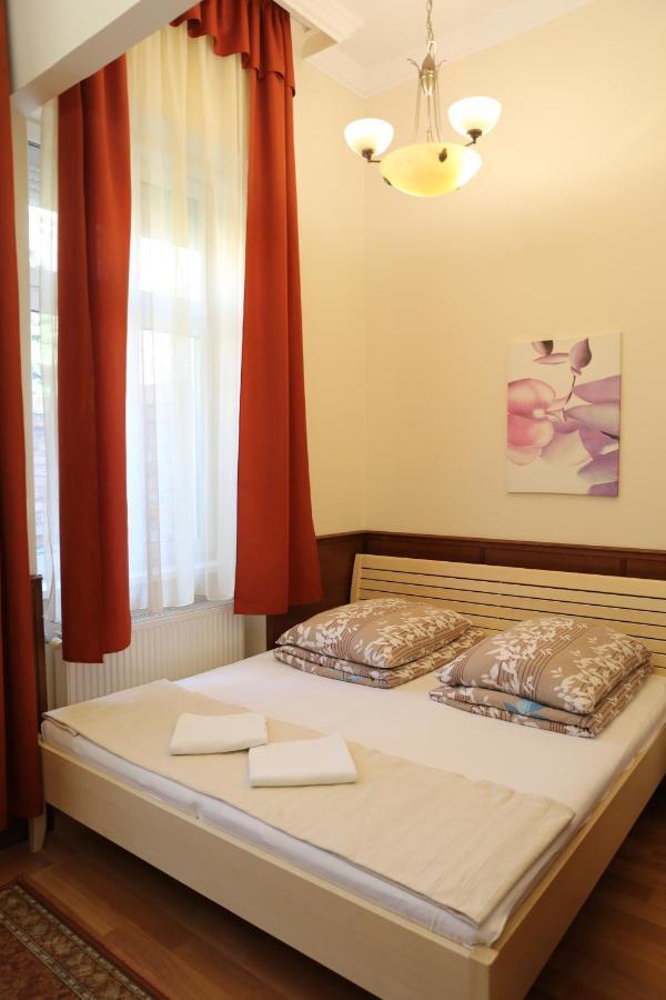 Peterfia Panzio Hotel Debrecen Ngoại thất bức ảnh