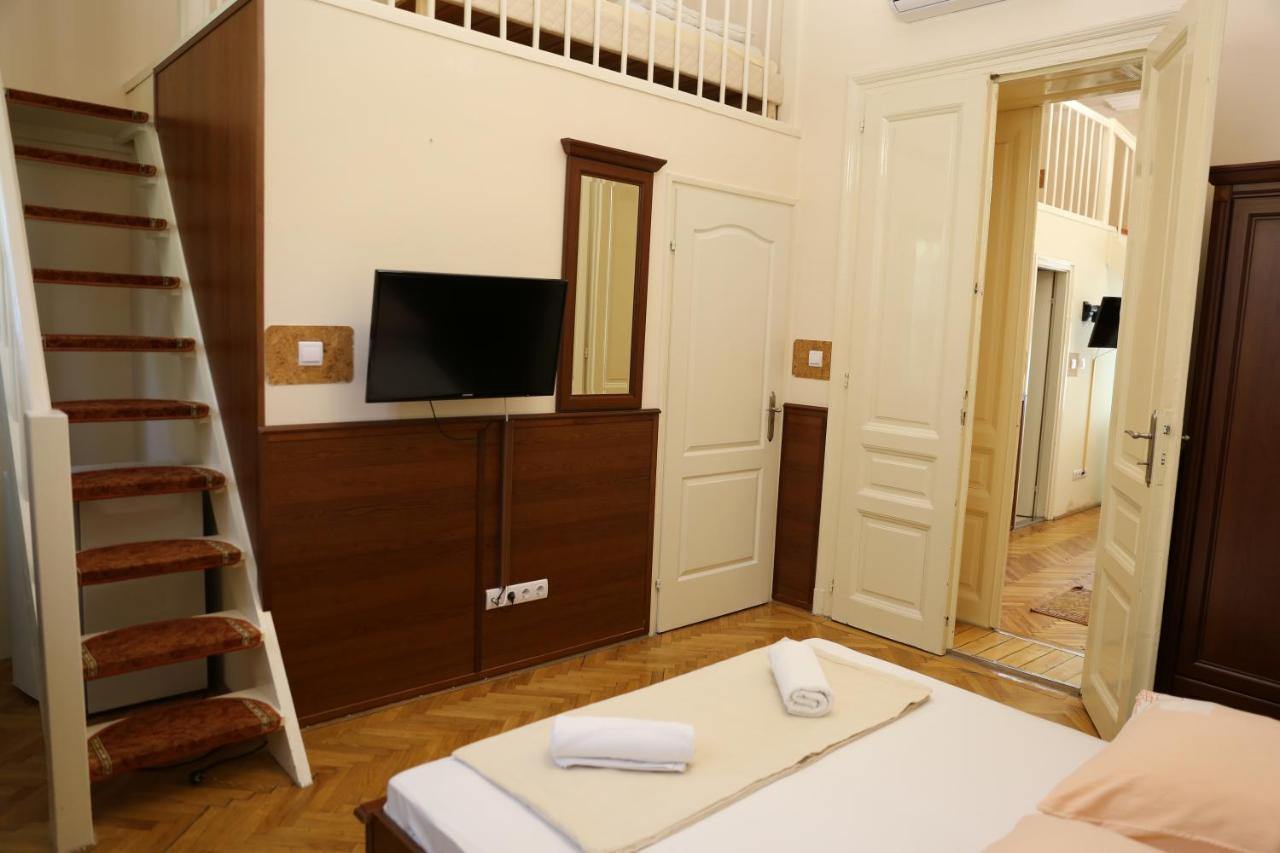 Peterfia Panzio Hotel Debrecen Ngoại thất bức ảnh