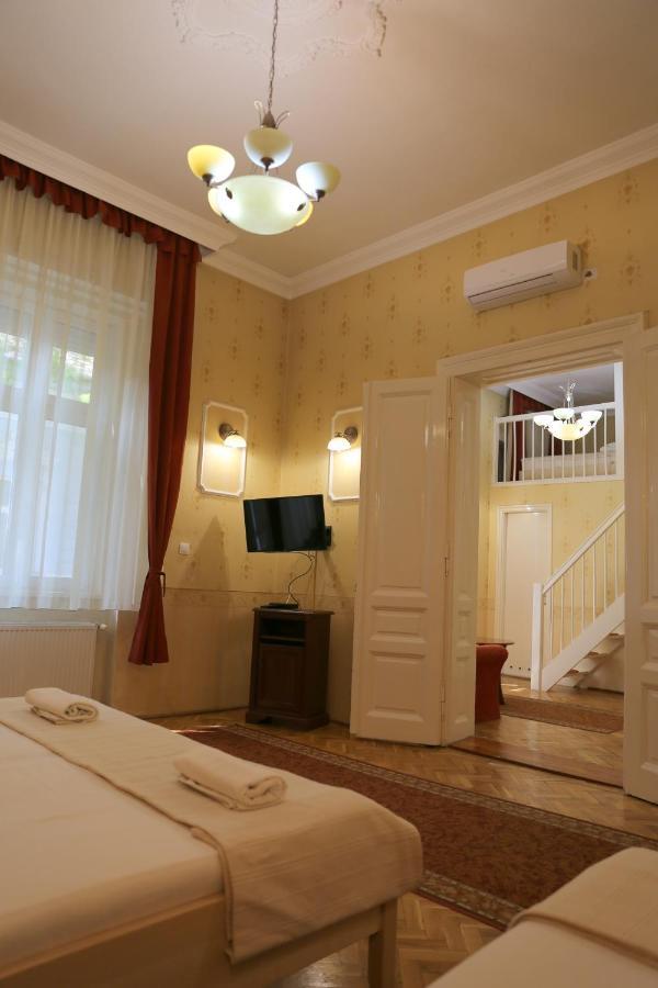 Peterfia Panzio Hotel Debrecen Ngoại thất bức ảnh