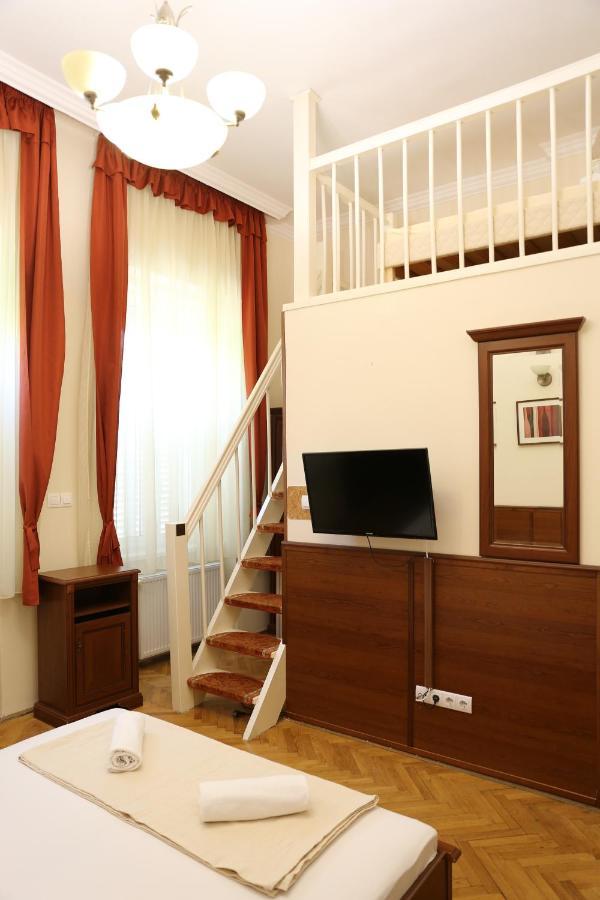 Peterfia Panzio Hotel Debrecen Ngoại thất bức ảnh
