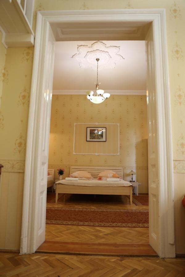 Peterfia Panzio Hotel Debrecen Ngoại thất bức ảnh