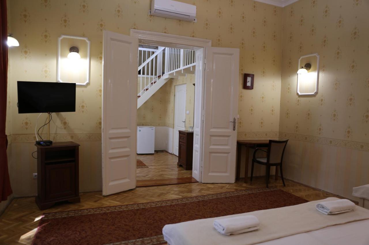 Peterfia Panzio Hotel Debrecen Ngoại thất bức ảnh