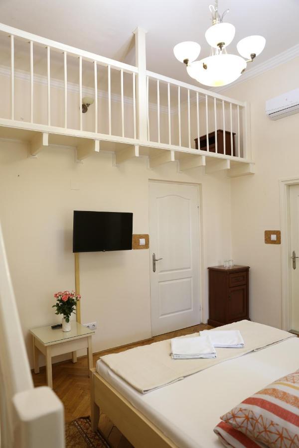 Peterfia Panzio Hotel Debrecen Ngoại thất bức ảnh