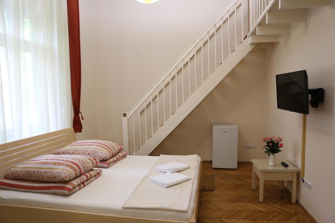 Peterfia Panzio Hotel Debrecen Ngoại thất bức ảnh