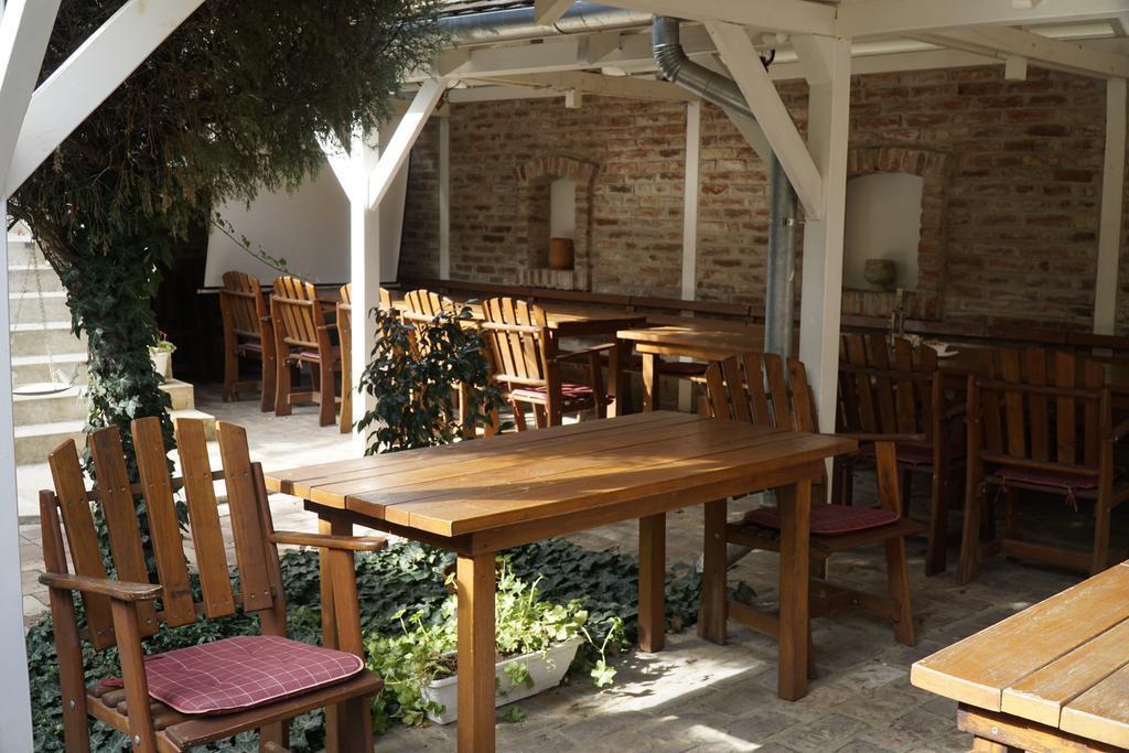 Peterfia Panzio Hotel Debrecen Ngoại thất bức ảnh
