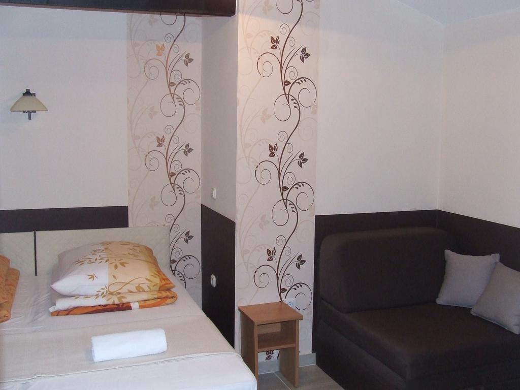 Peterfia Panzio Hotel Debrecen Ngoại thất bức ảnh
