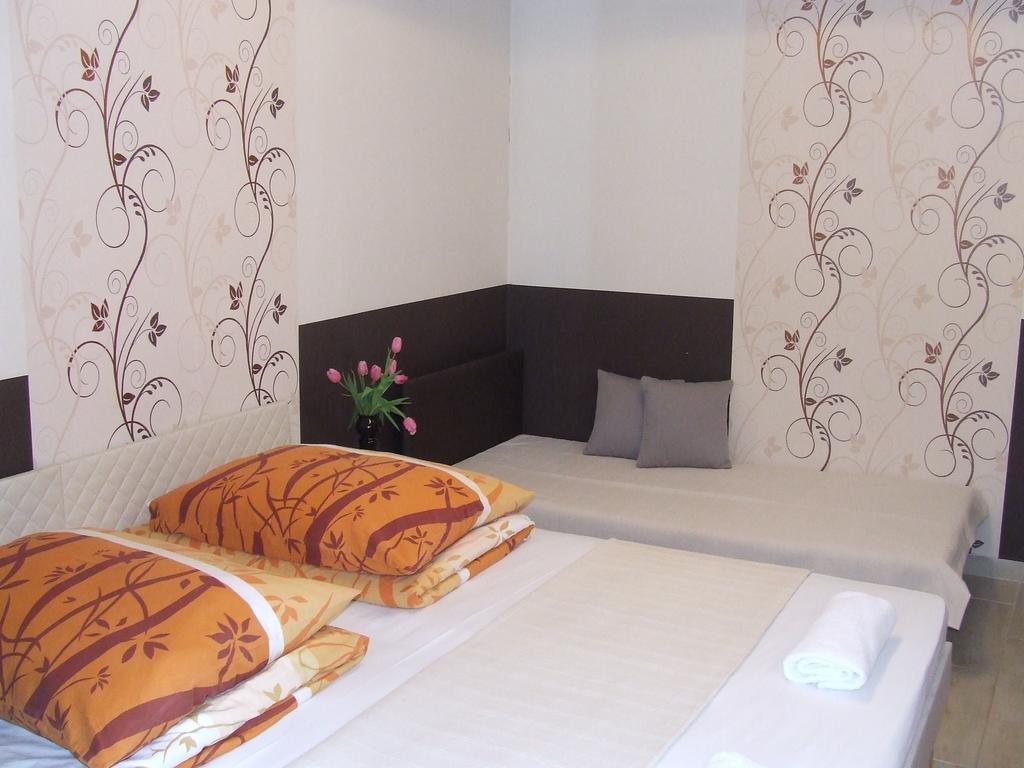 Peterfia Panzio Hotel Debrecen Ngoại thất bức ảnh
