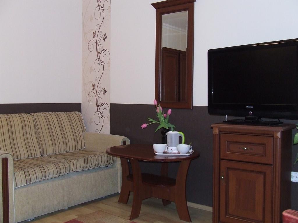 Peterfia Panzio Hotel Debrecen Ngoại thất bức ảnh