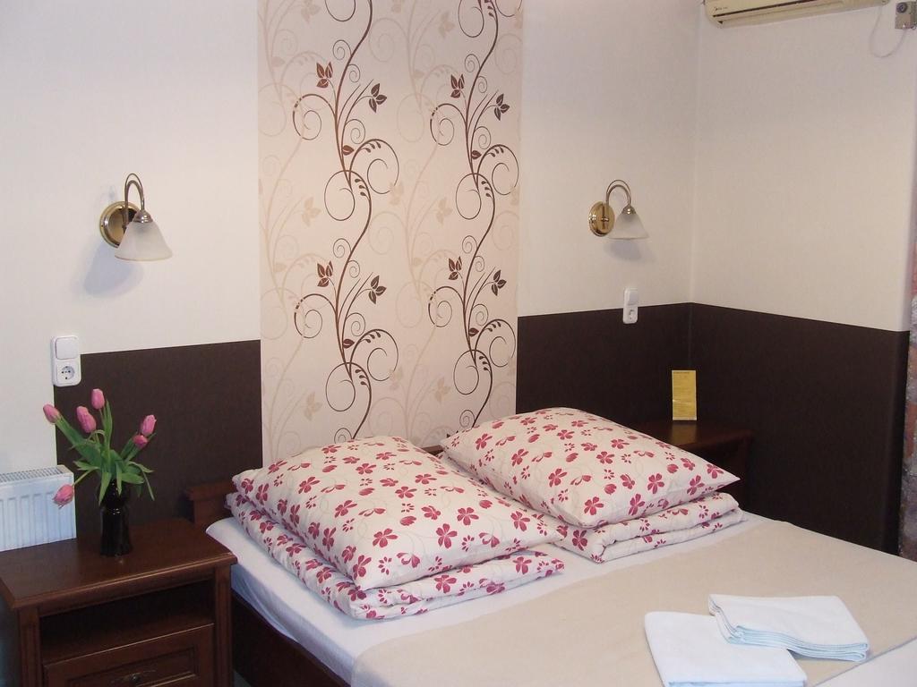 Peterfia Panzio Hotel Debrecen Ngoại thất bức ảnh