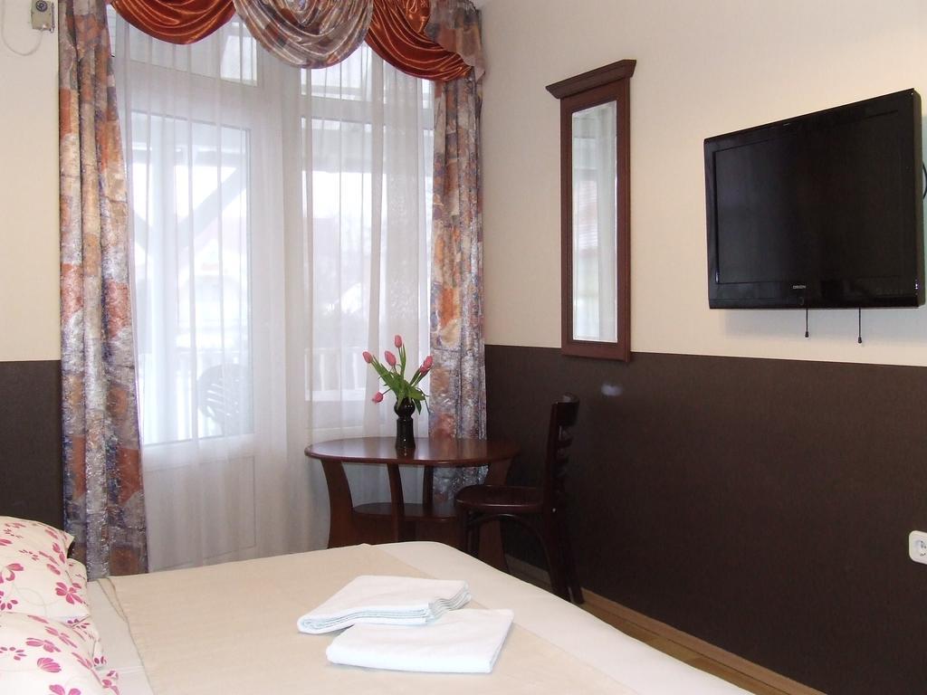 Peterfia Panzio Hotel Debrecen Ngoại thất bức ảnh