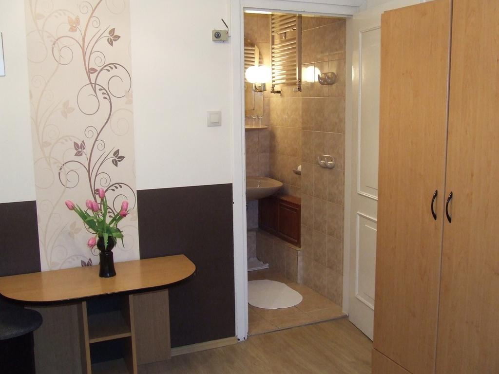 Peterfia Panzio Hotel Debrecen Ngoại thất bức ảnh