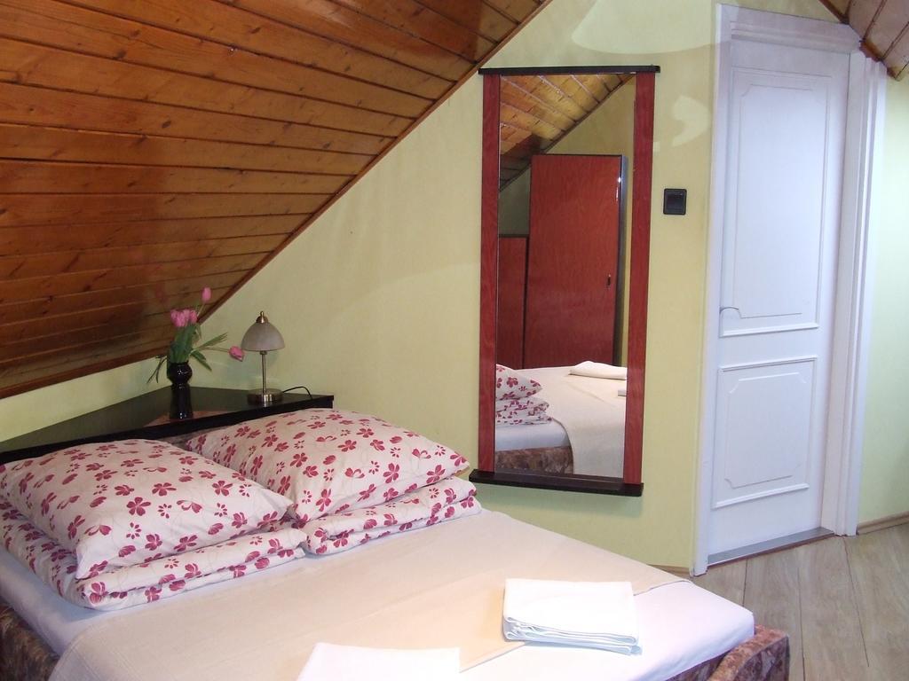 Peterfia Panzio Hotel Debrecen Ngoại thất bức ảnh