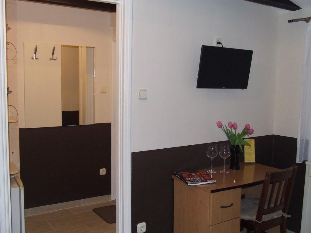 Peterfia Panzio Hotel Debrecen Ngoại thất bức ảnh