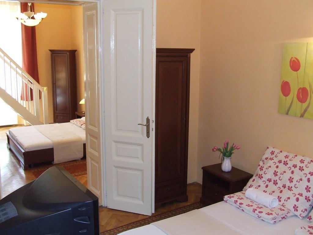 Peterfia Panzio Hotel Debrecen Ngoại thất bức ảnh