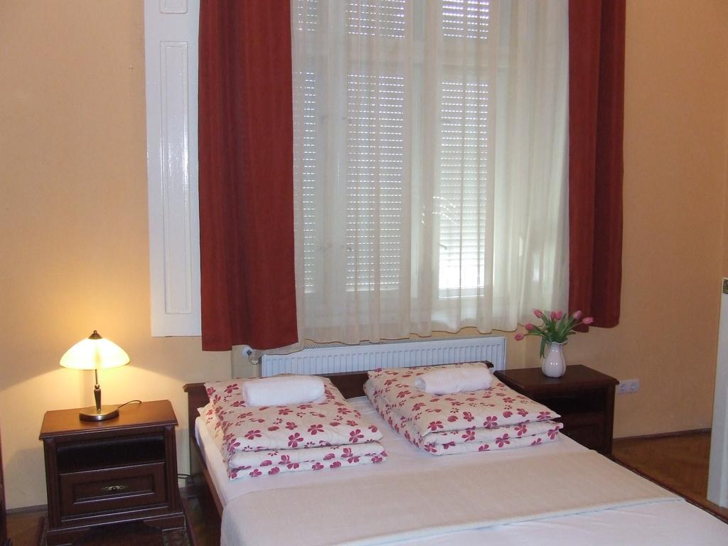 Peterfia Panzio Hotel Debrecen Ngoại thất bức ảnh