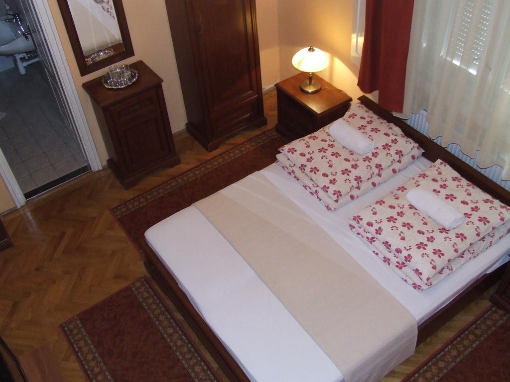 Peterfia Panzio Hotel Debrecen Ngoại thất bức ảnh