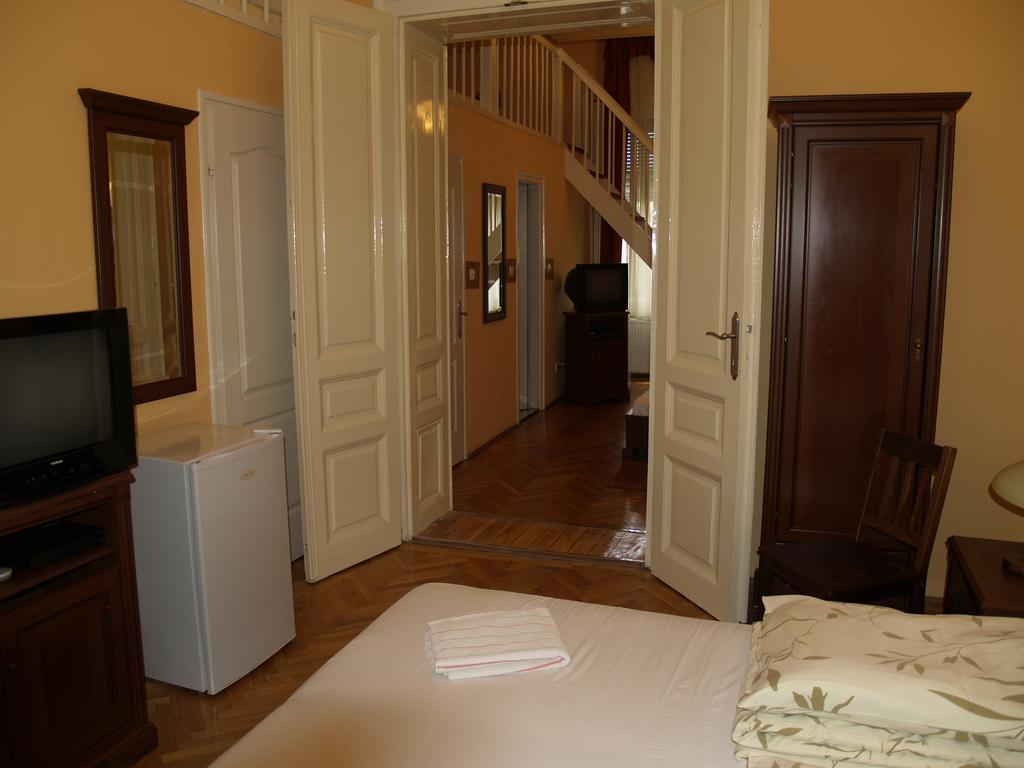 Peterfia Panzio Hotel Debrecen Phòng bức ảnh